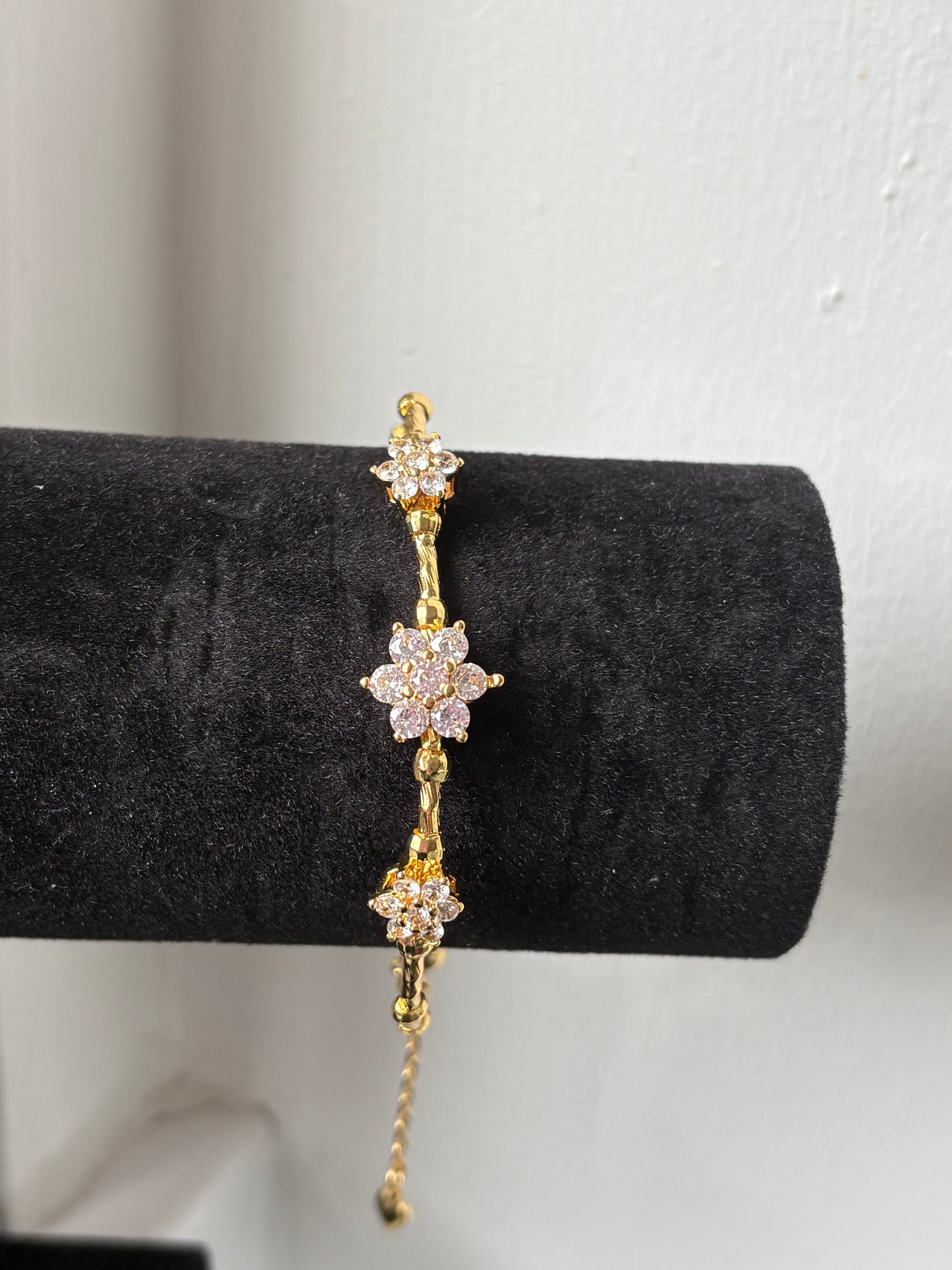 ✨Daisy Bloom Luxe Bracelet✨