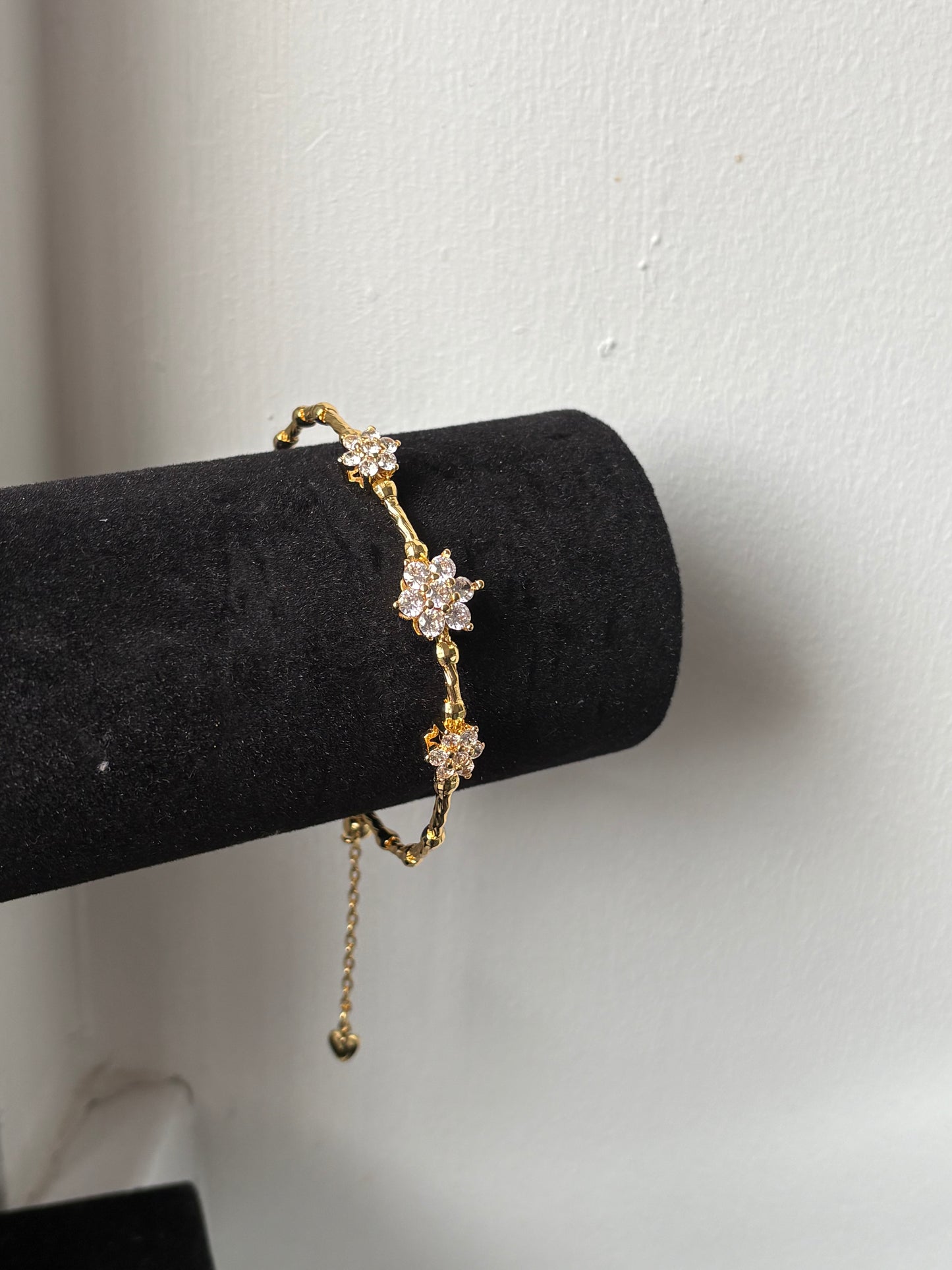 ✨Daisy Bloom Luxe Bracelet✨