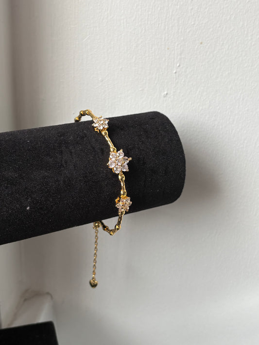 ✨Daisy Bloom Luxe Bracelet✨
